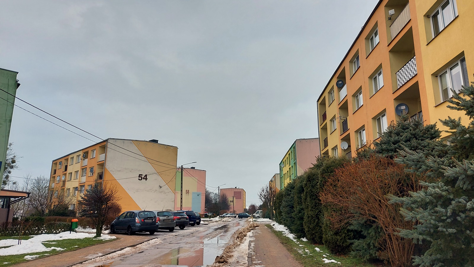 Mieszkańcy bloków w Krynkach zaskoczeni decyzją spółdzielni o wyłączeniu w styczniu ciepłej wody