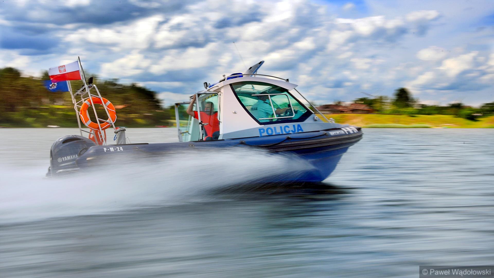 Policjanci rozpoczynają patrole wodne na Biebrzy
