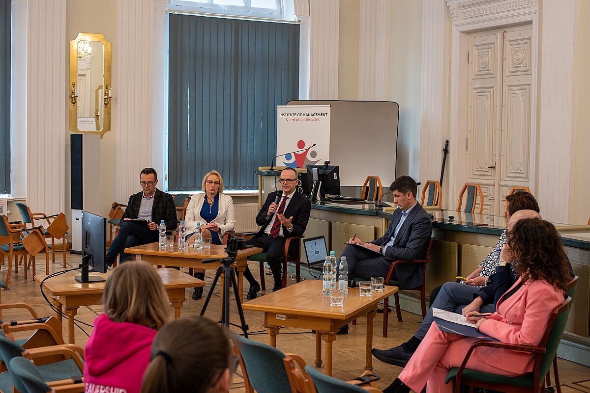 Studenci poznają oferty pracy regionalnych firm podczas targów Klaster Day w Białymstoku