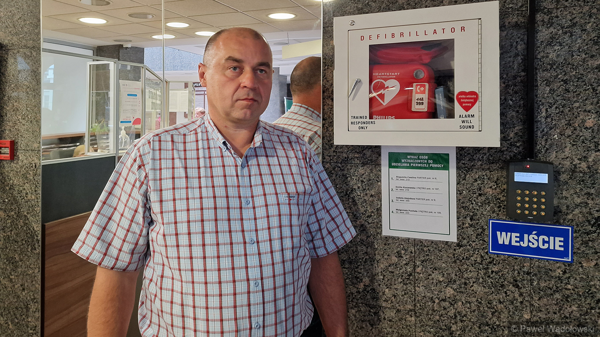 Łomżyńscy urzędnicy uratowali mężczyznę, który dostał zawału [wideo]