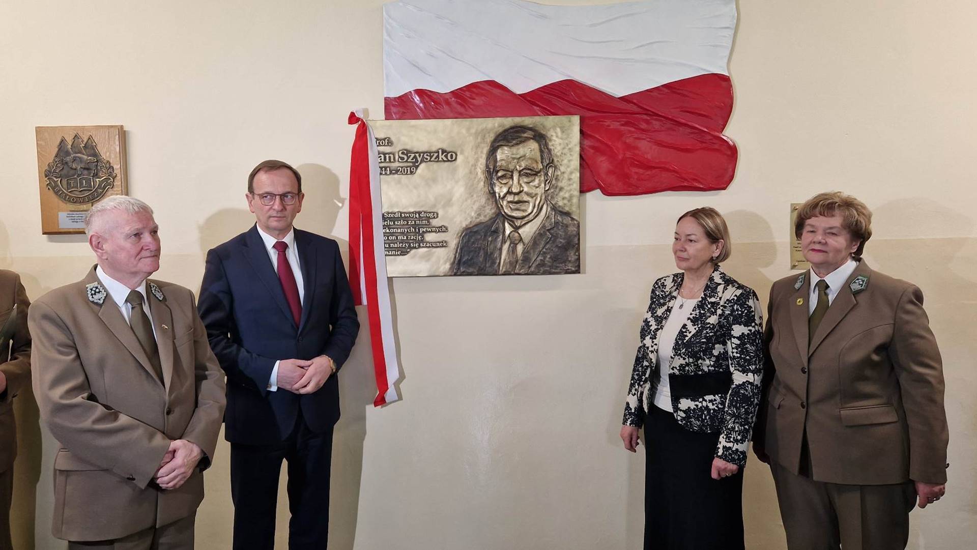 W Białowieży odsłonięto tablicę pamiątkową poświęconą profesorowi Janowi Szyszce