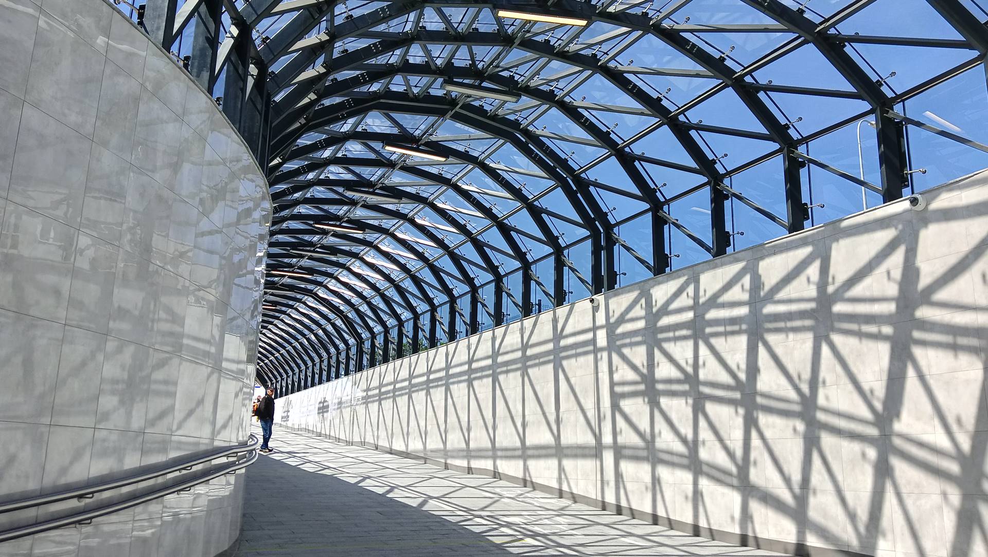 50 mln zł kosztował oddany do użytku tunel pieszo-rowerowy przy dworcu PKP [wideo]