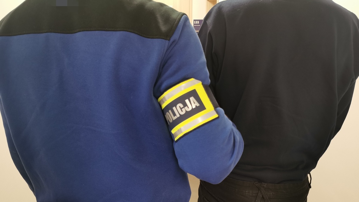 Łomżyńscy policjanci złapali dilera narkotyków na gorącym uczynku