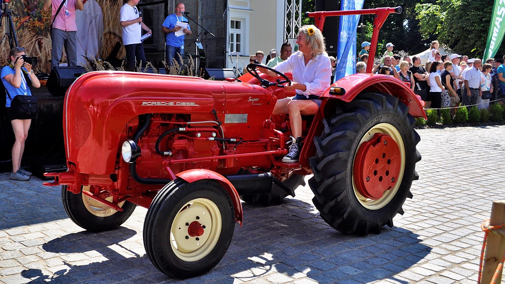 Parada zabytkowych pojazdów rolniczych w ramach " Podlaskiego Święta Chleba" w Ciechanowcu [zdjęcia]