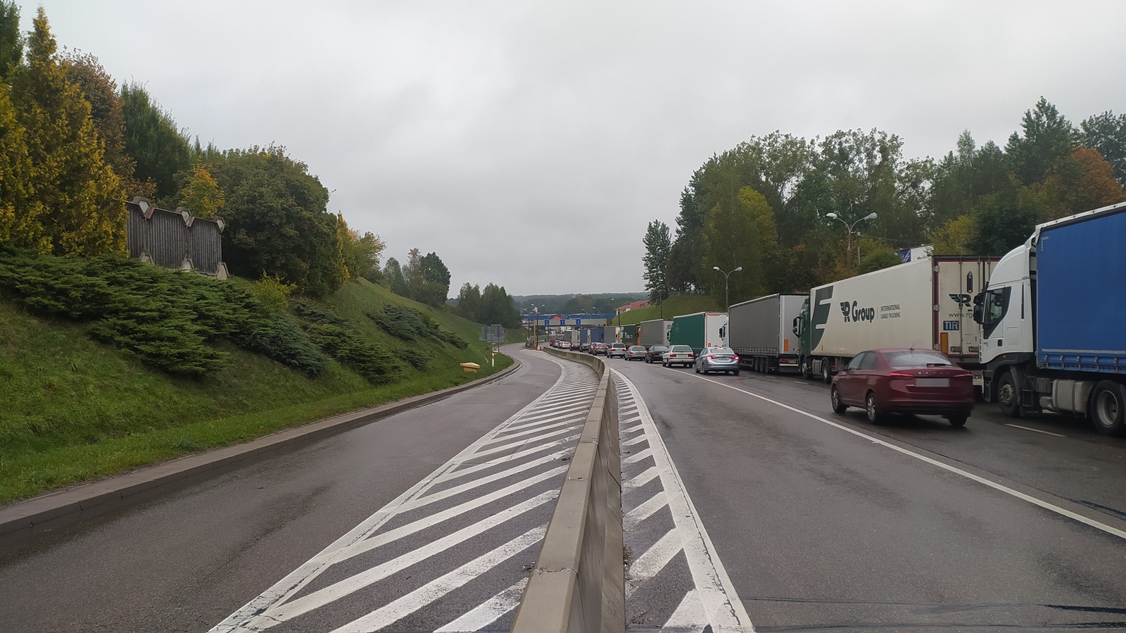 Do 31 godzin oczekiwania w kolejce tirów przed Bobrownikami