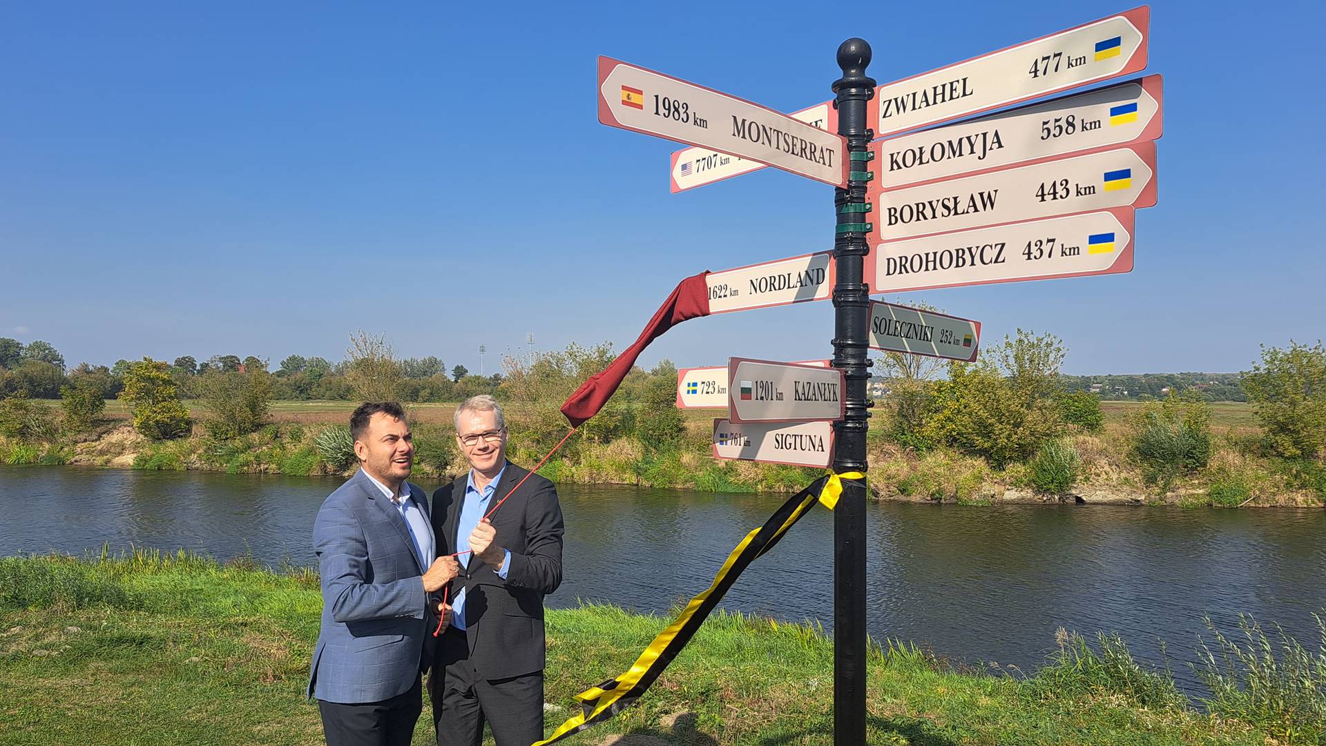 W Łomży odsłonięto kierunkowskaz z nazwą partnerskiego okręgu w Norwegii