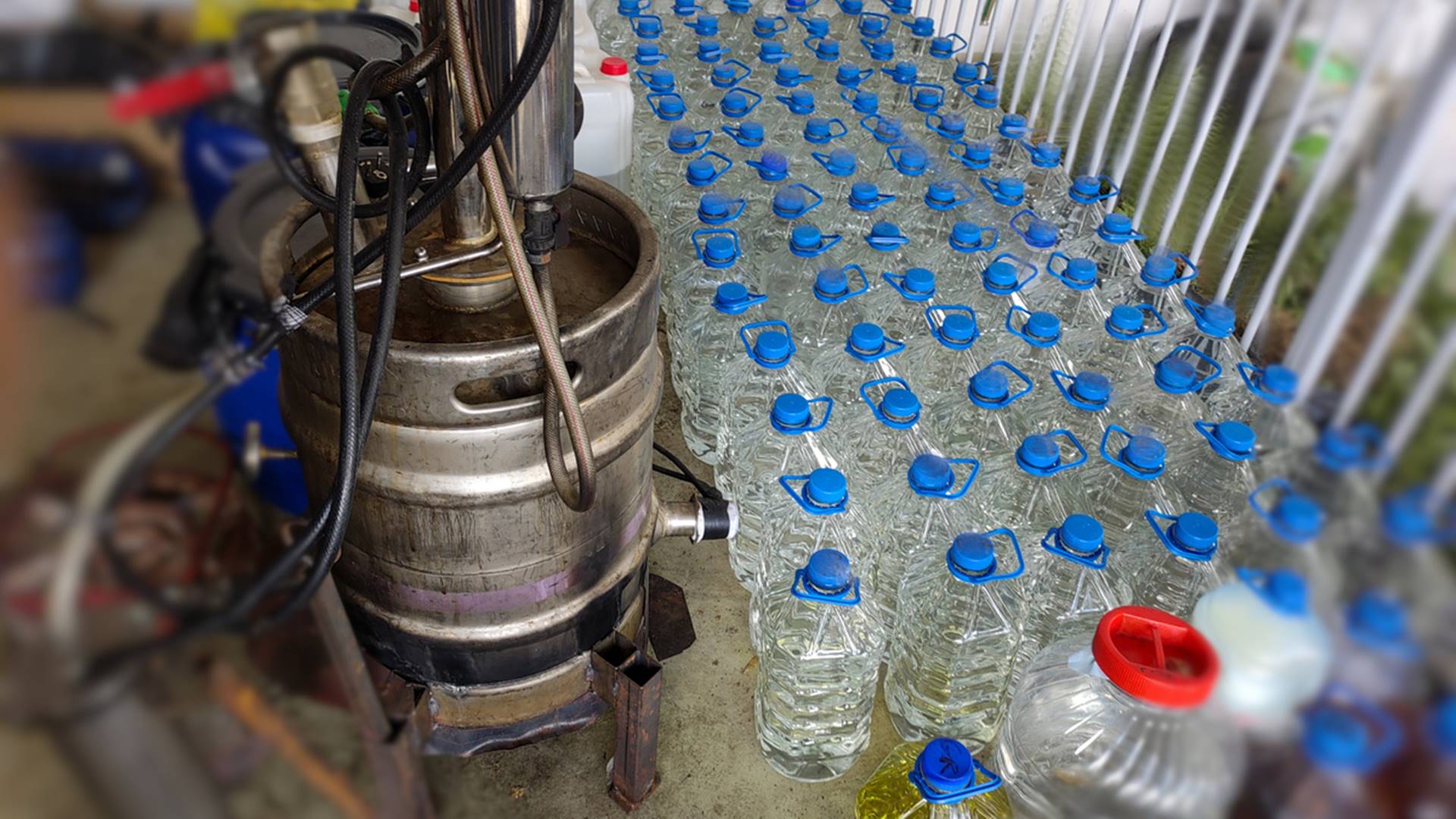 Policja zlikwidowała przydomową bimbrownię w okolicach Krynek