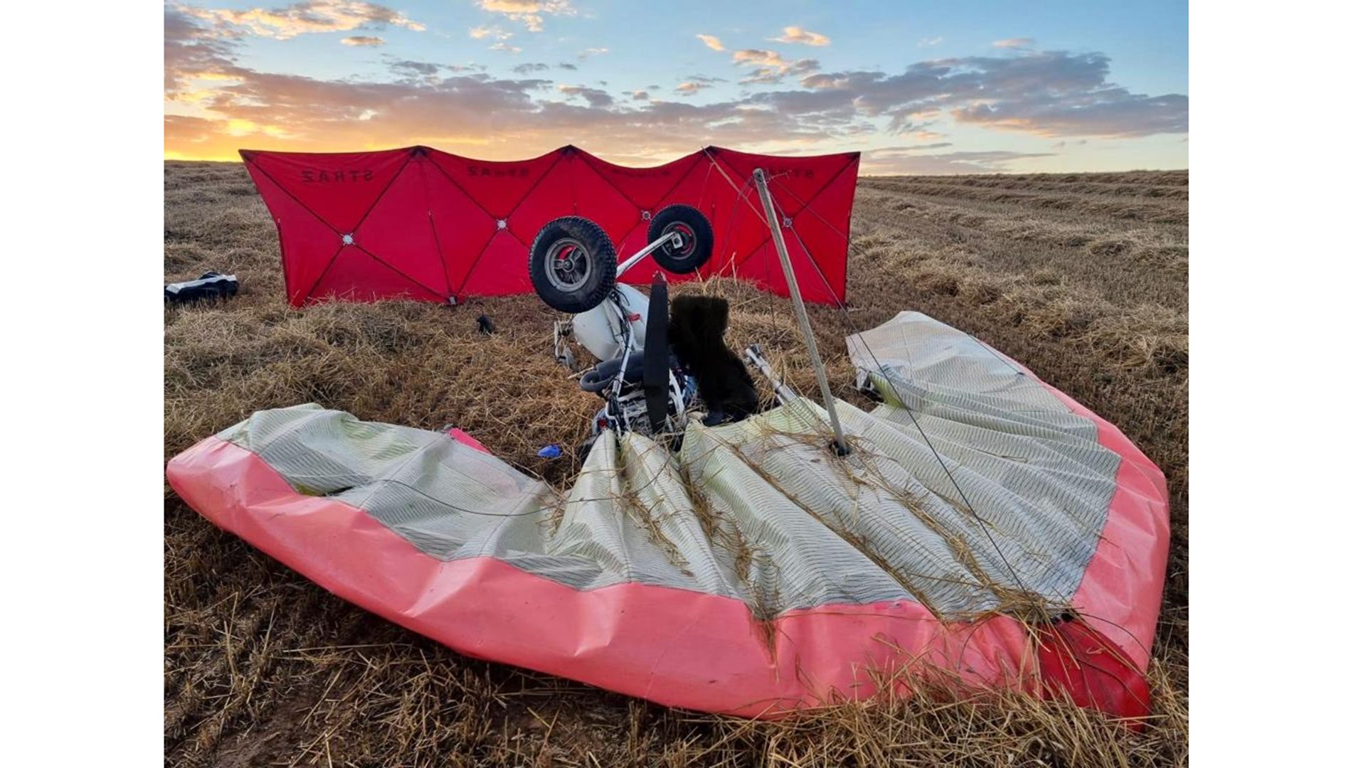 Dwie osoby zginęły po upadku motolotni w okolicach Marianowa