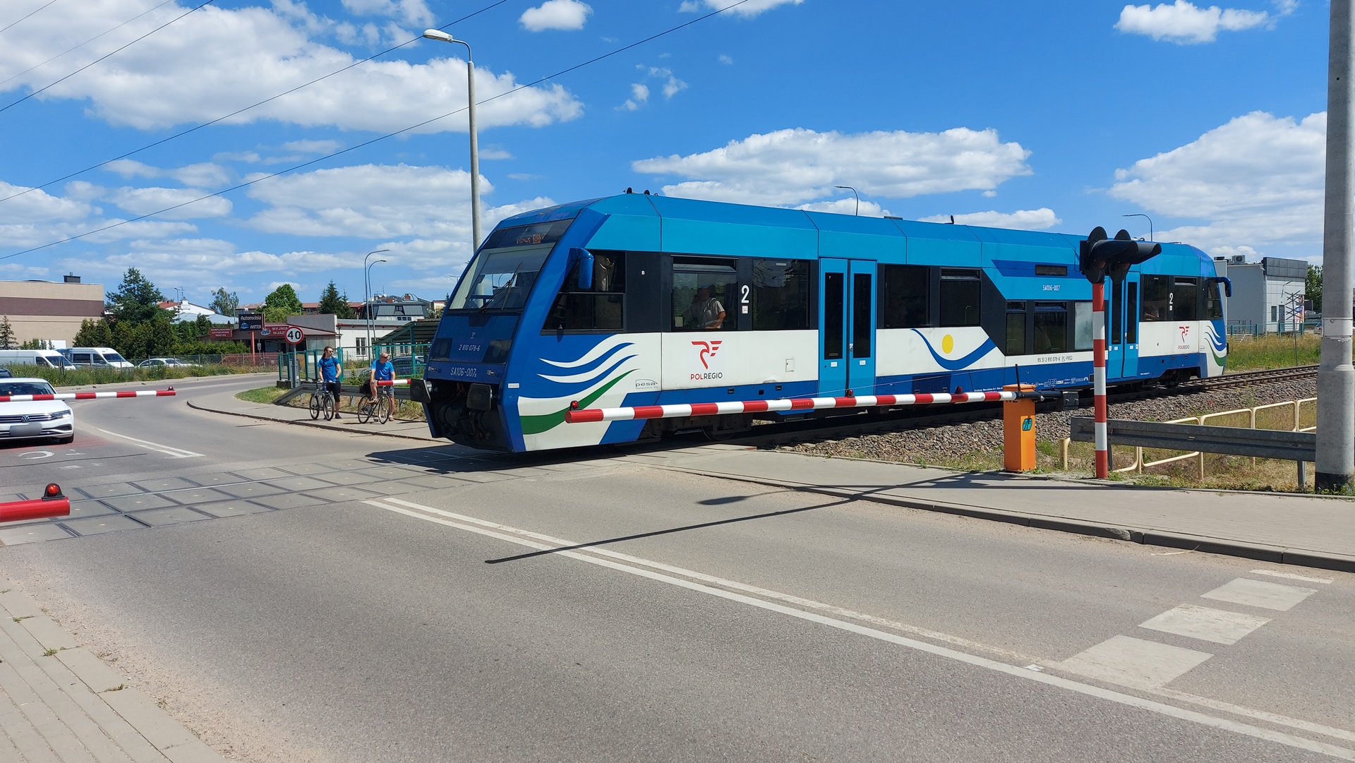 Kolejarze apelują o rozwagę na przejazdach - rozpoczyna się akcja "Bezpieczny piątek"