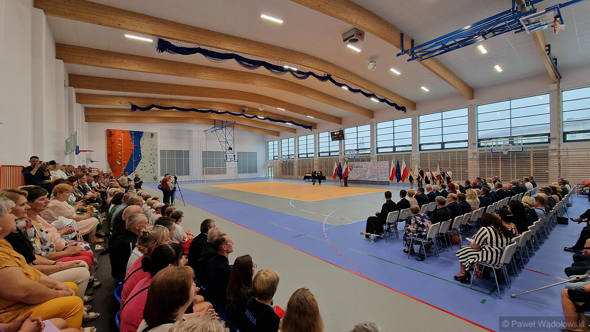 W Stawiskach otwarto halę sportową - to pierwsza taka inwestycja w gminie [zdjęcia]