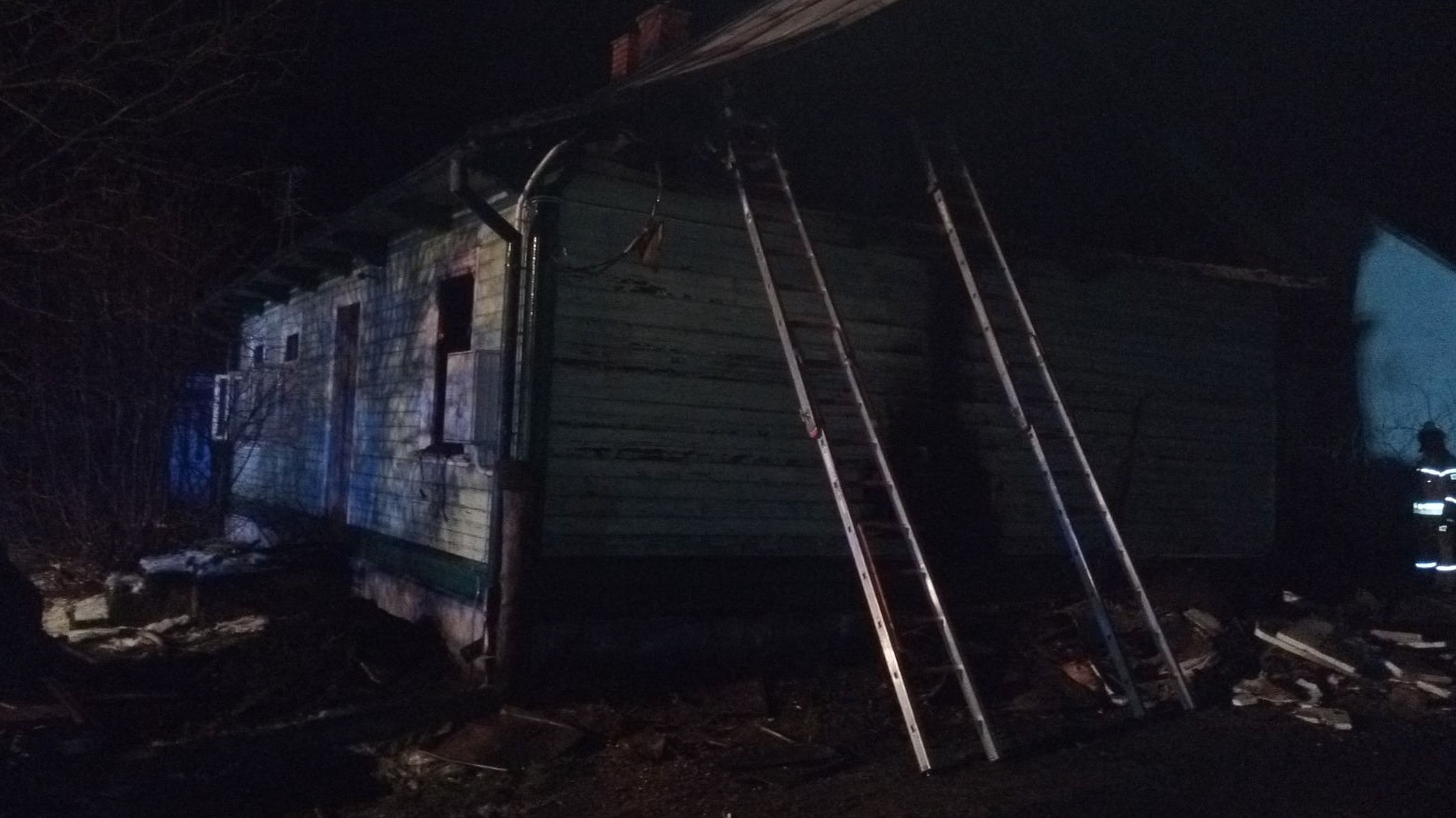 Pożar drewnianego domu w Parcewie - zginął 64-letni mężczyzna