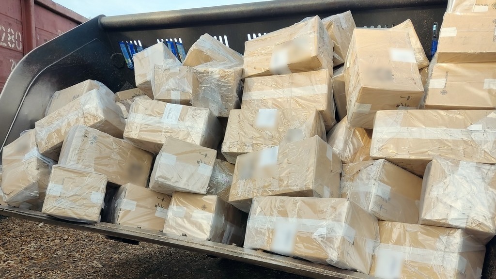 Ponad 200 tys. paczek papierosów ukrytych w wagonach na przejściu kolejowym w Siemianówce