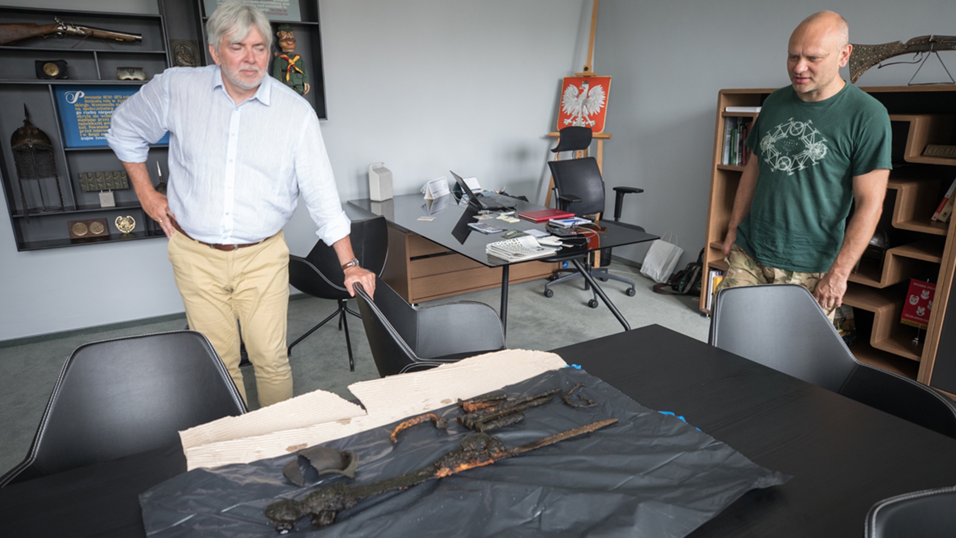 Pracownik Muzeum Wojska w Białymstoku znalazł cenny średniowieczny miecz