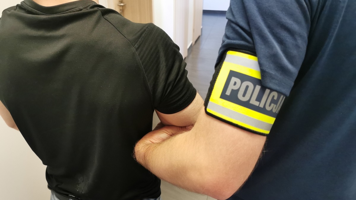 5 obrazów malarki z gminy Puńsk zniszczyło trzech nastolatków