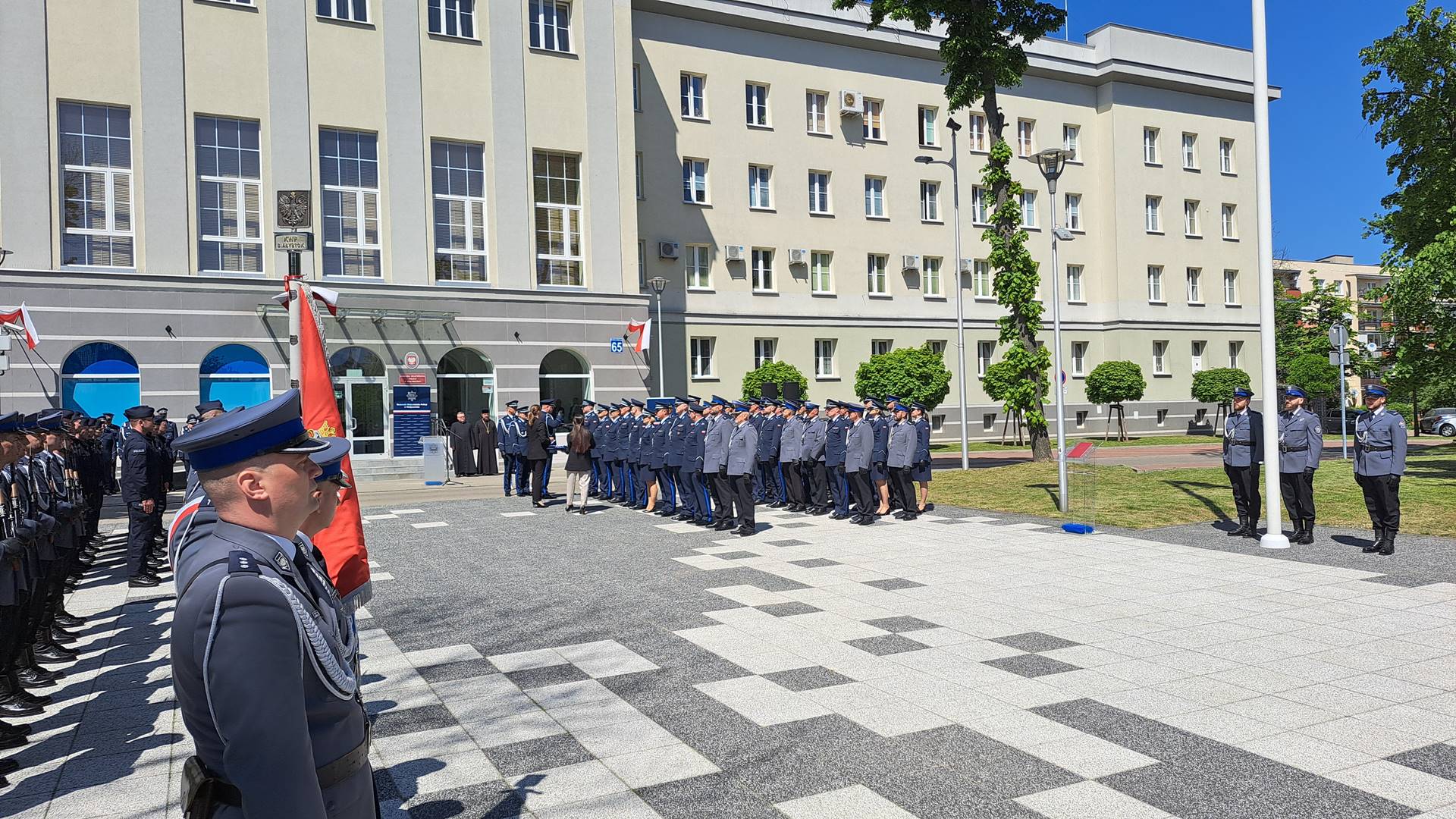 Coraz więcej chętnych do pracy w policji