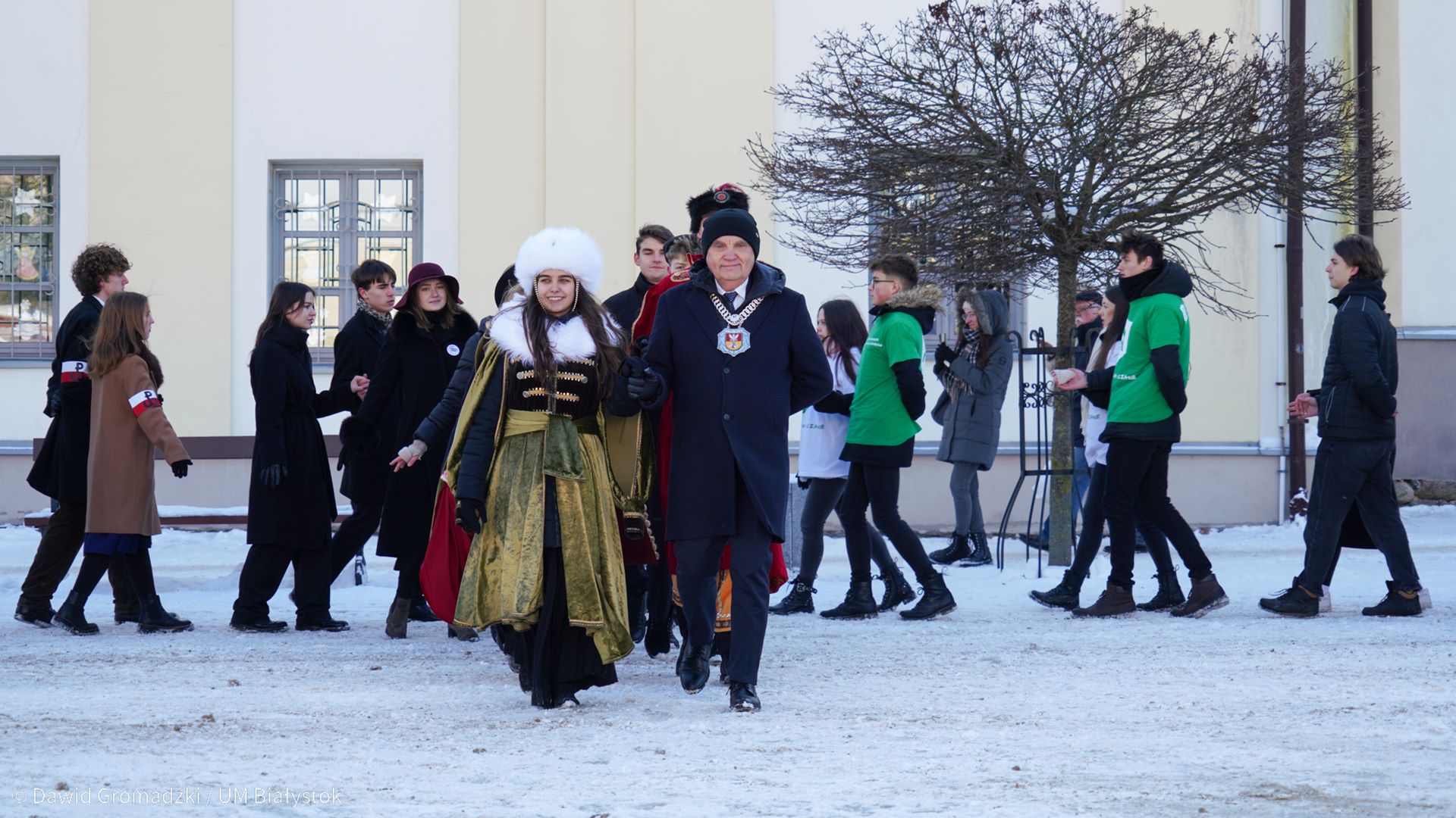Maturzyści po raz 15. zatańczyli poloneza w centrum Białegostoku