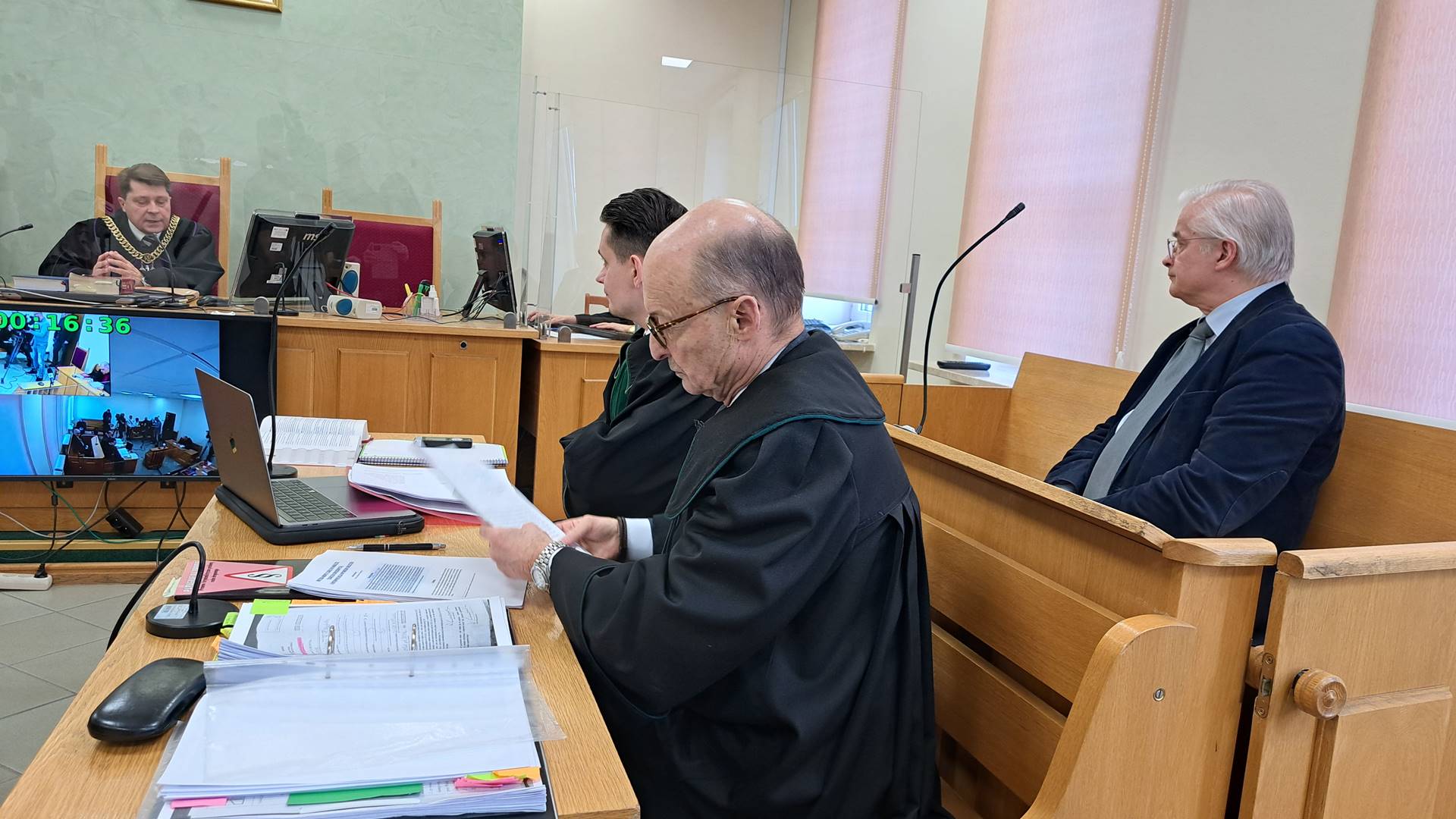 Przed sądem w Hajnówce rozpoczął się proces Włodzimierza Cimoszewicza oskarżonego o potrącenie rowerzystki i ucieczkę