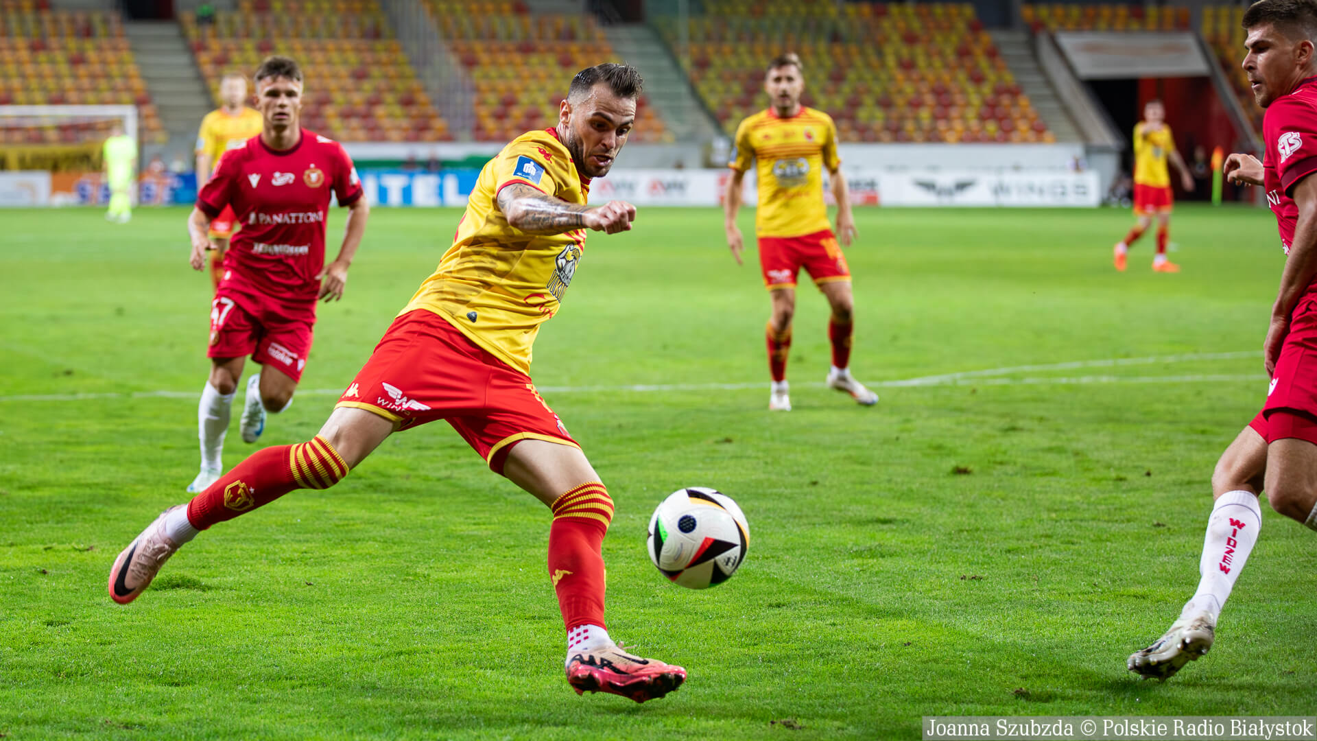 Jagiellonia zagra z Widzewem, ale w fioletowych koszulkach