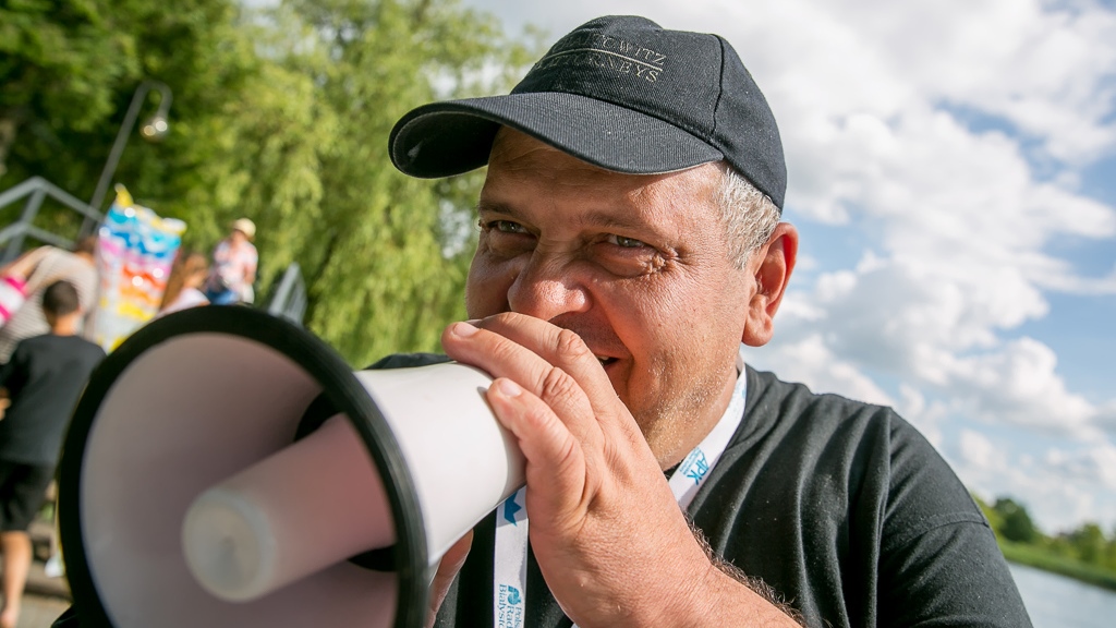 Marek Gąsiorowski - jeden z twórców "Pływania na Byle Czym"