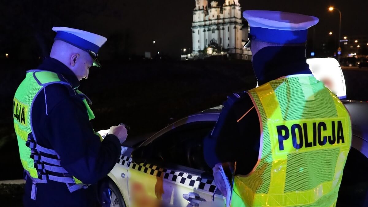 Kolejne kontrole kierowców taksówek "na aplikację". Są mandaty i kary