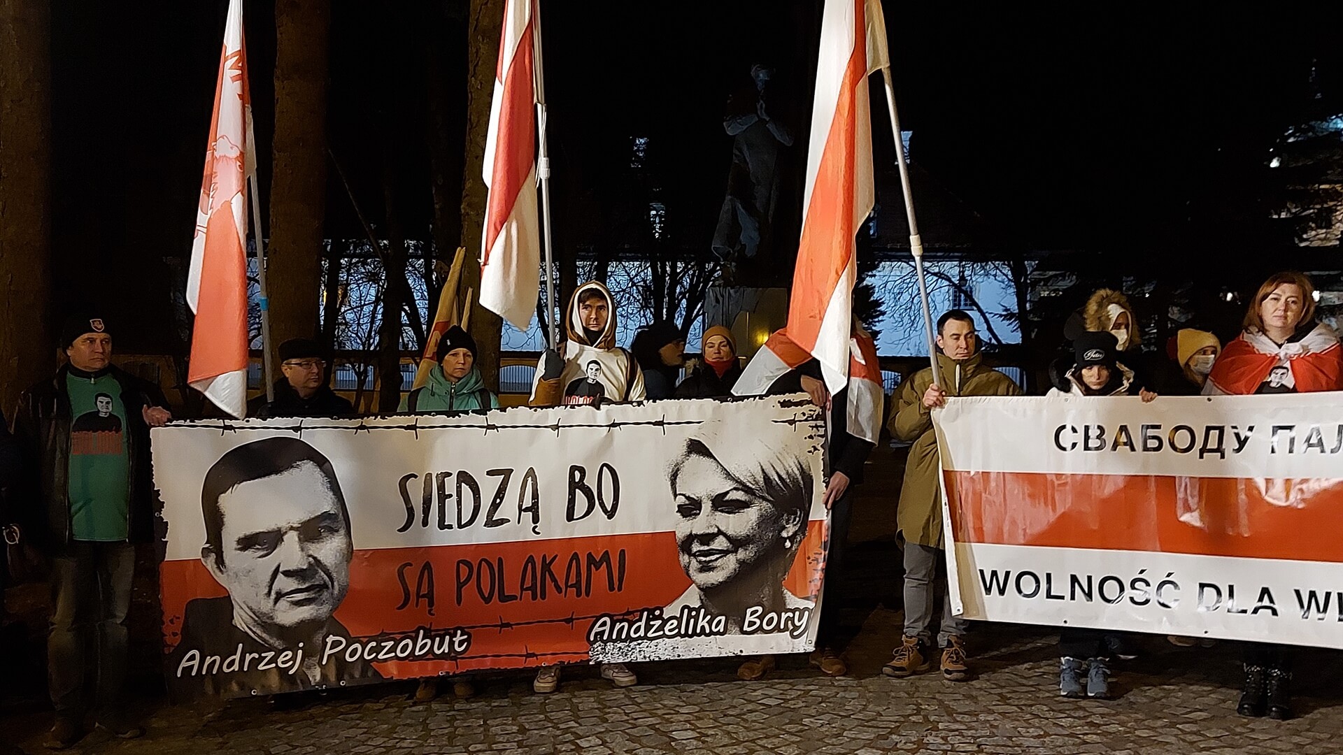 "To smutny dzień dla nas wszystkich". Akcja solidarności z Andrzejem Poczobutem