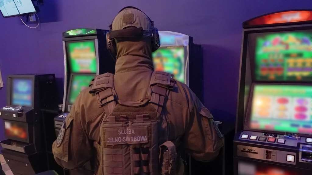 Podlaska KAS zlikwidowała nielegalny salon gier w Łomży