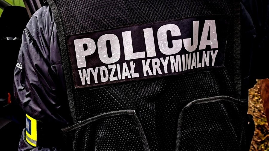 Złodziej wykorzystał sprzeczkę trzech mężczyzn i okradł jednego z nich
