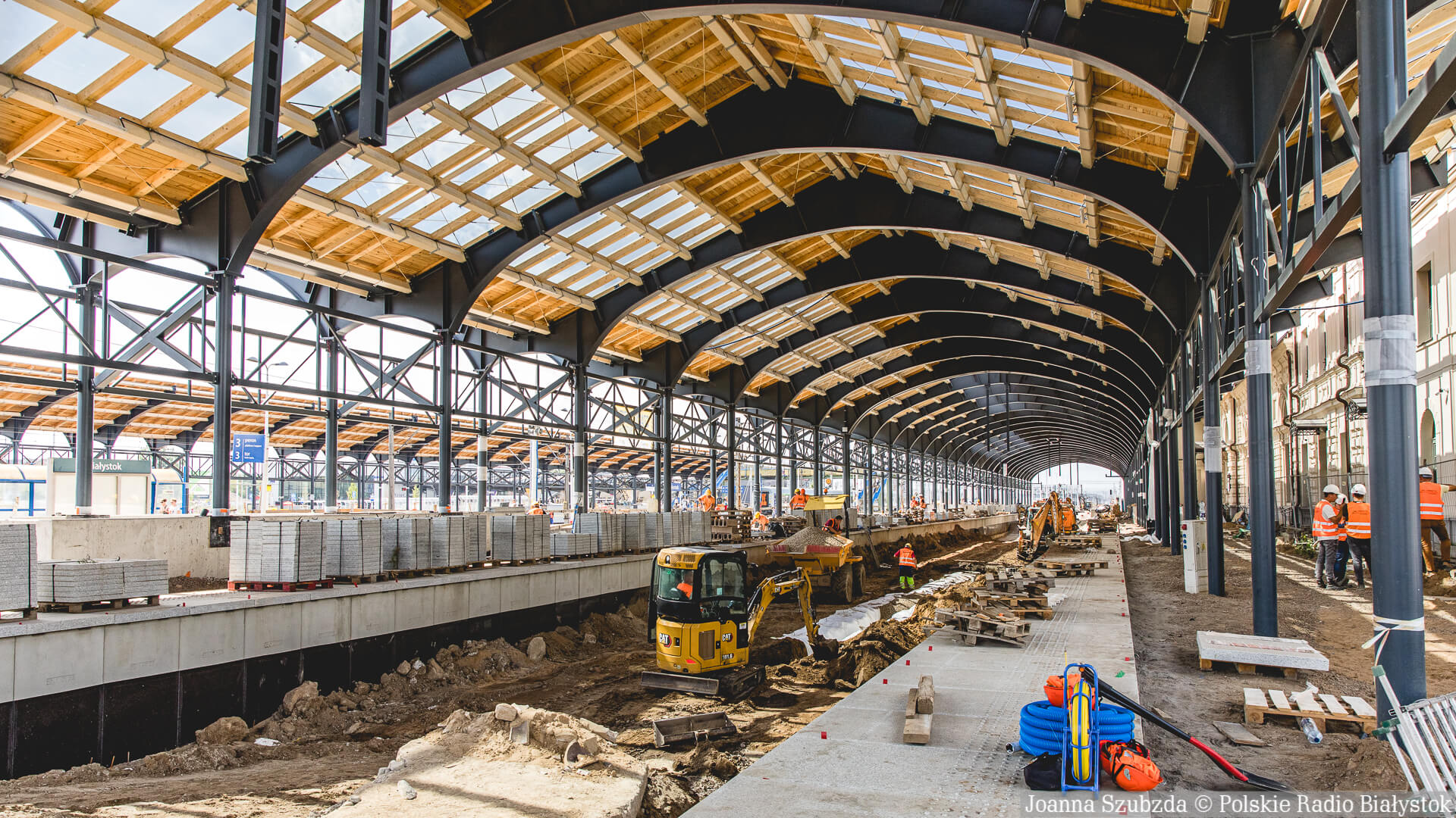 Na białostockim dworcu kolejowym powstaje zadaszenie nad peronami [zdjęcia, wideo]