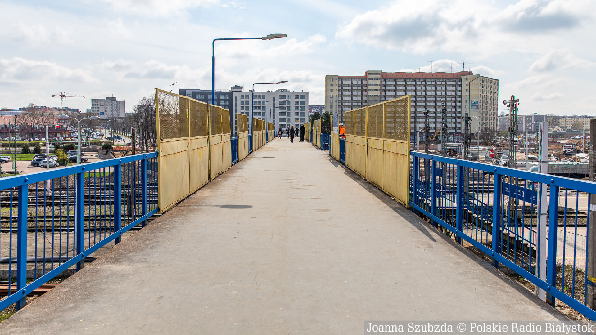 Kolejarze zamykają kładkę nad torami od strony ul. św. Rocha [zdjęcia, wideo]