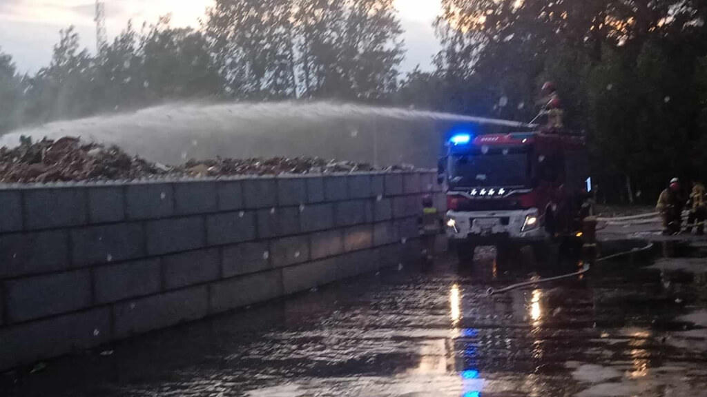 Pożar w Hryniewiczach - paliła się hałda śmieci w miejscowej sortowni odpadów
