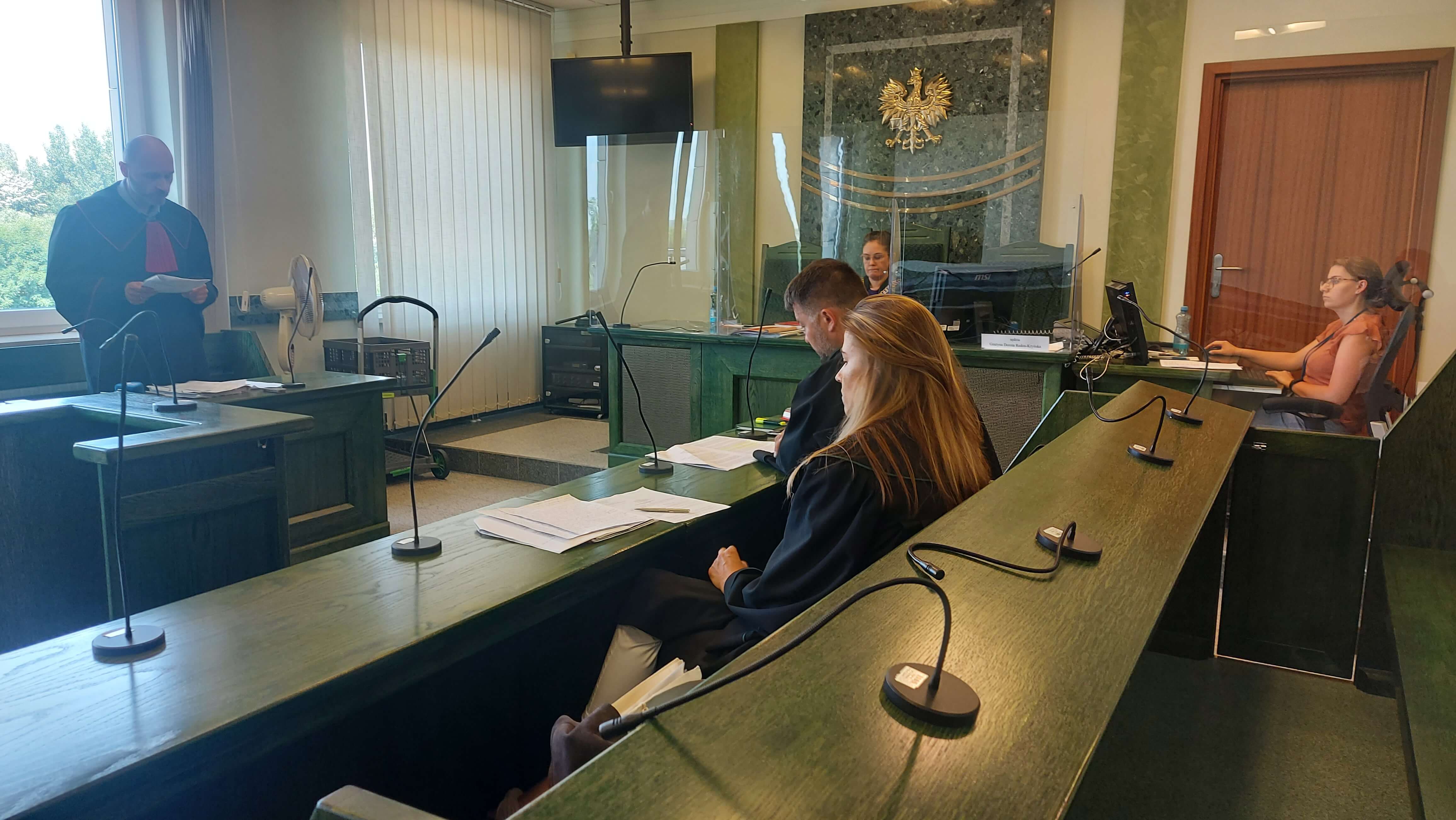 Koniec procesu oskarżonych o oszustwa "na policjanta". Prokuratura chce kar więzienia