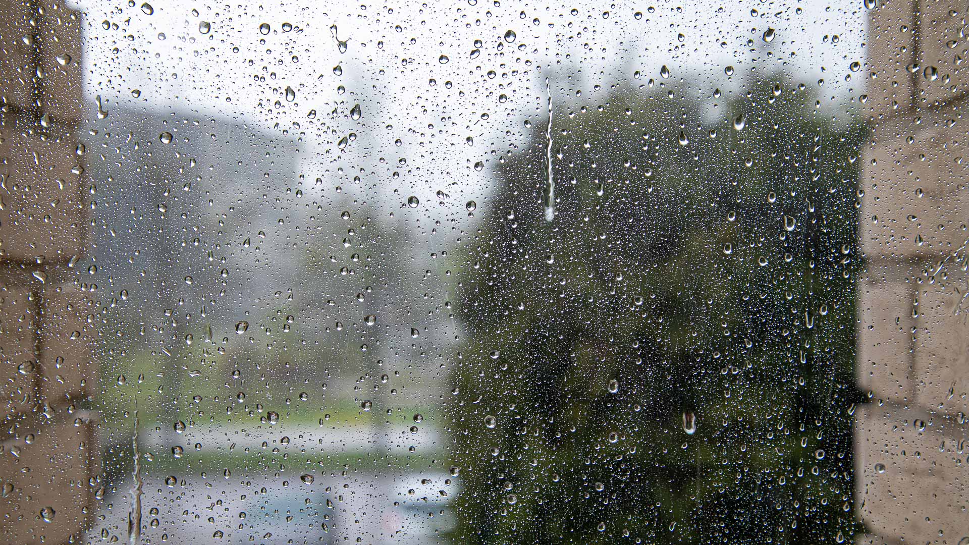 Władze Suwałk nie chcą odbierać deszczówki z nienależących do miasta nowo zagospodarowanych terenów