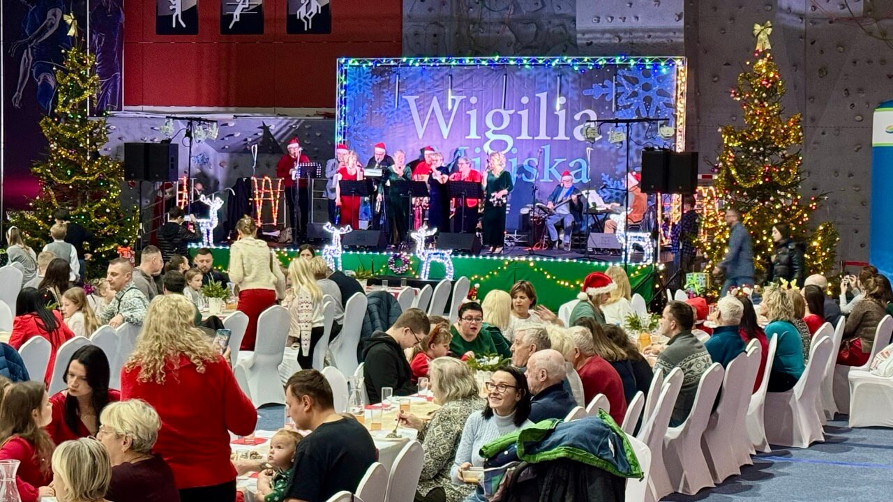 To okazja do złożenia świątecznych życzeń - mieszkańcy Suwałk spotkali się na wigilii miejskiej [zdjęcia]