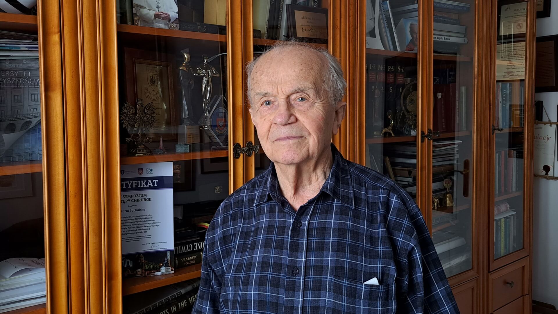 Znany białostocki chirurg prof. Zbigniew Puchalski uhonorowany przez swoich wychowanków