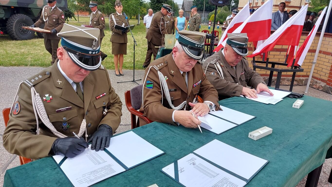 Zmiana dowódcy 14. Pułku Przeciwpancernego w Suwałkach [zdjęcia]