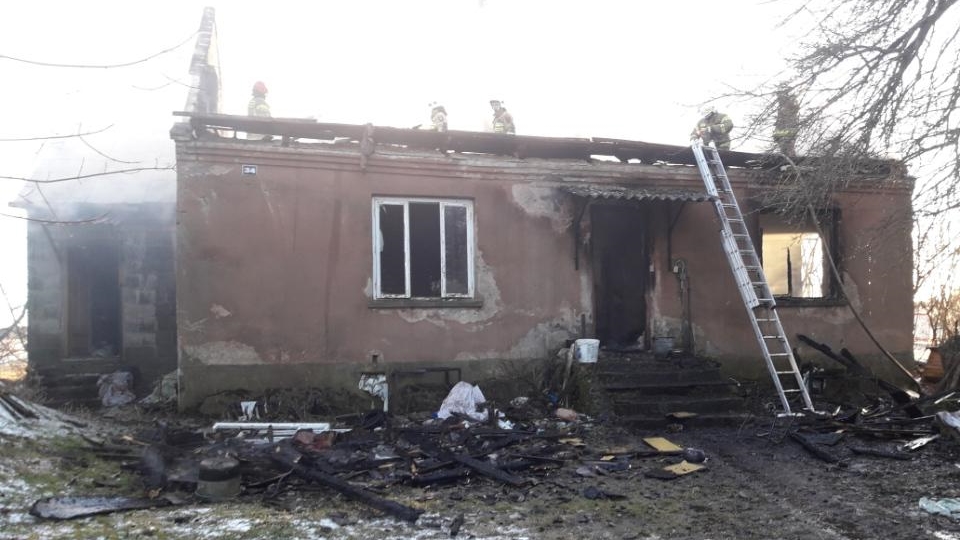 Dwie osoby nie żyją. Spłonął murowany dom w miejscowości Sobieski w gminie Mońki