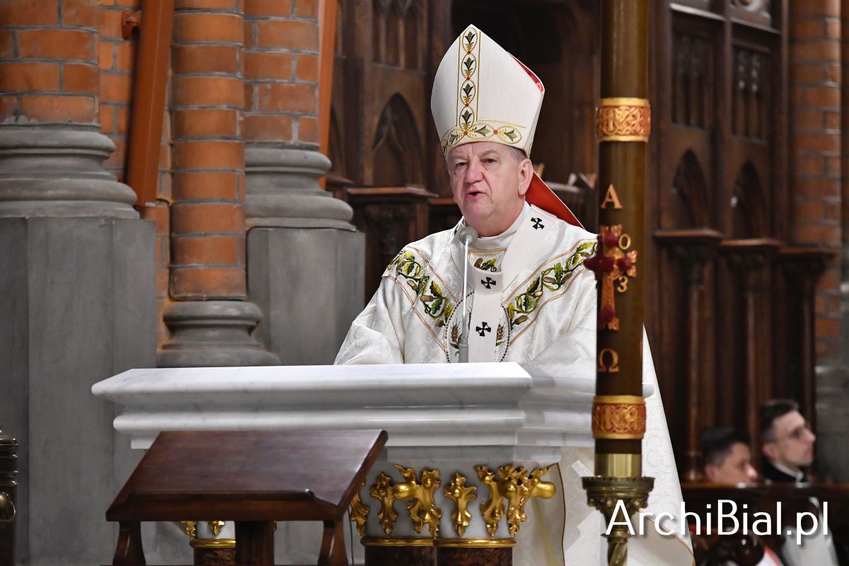 Bez wiary i zaufania nie da się budować przyszłości - mówił w homilii metropolita białostocki abp Józef Guzdek