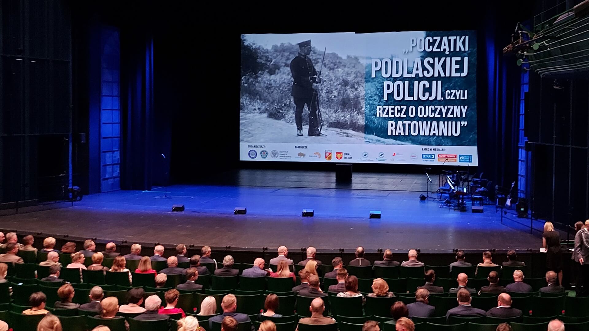 Spektakl o początkach podlaskiej policji i zbiórka dla rodzin ukraińskich funkcjonariuszy na gali w Białymstoku