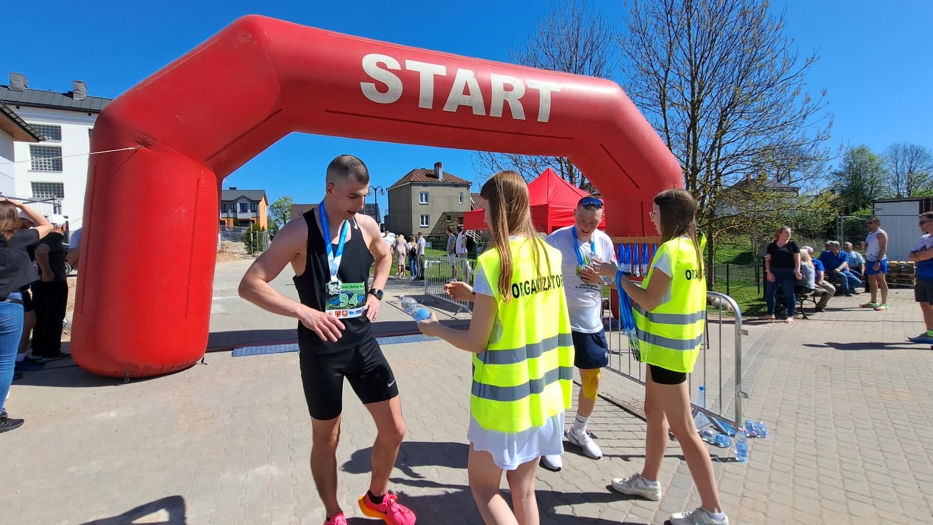 Blisko 100 biegaczy z całego kraju wzięło udział w półmaratonie Doliną Rospudy