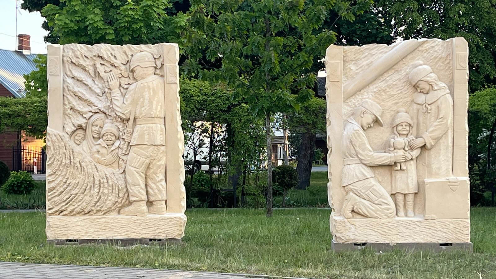 Działacze Konfederacji protestują przeciwko nowym michałowskim pomnikom - ich zdaniem są antypolskie