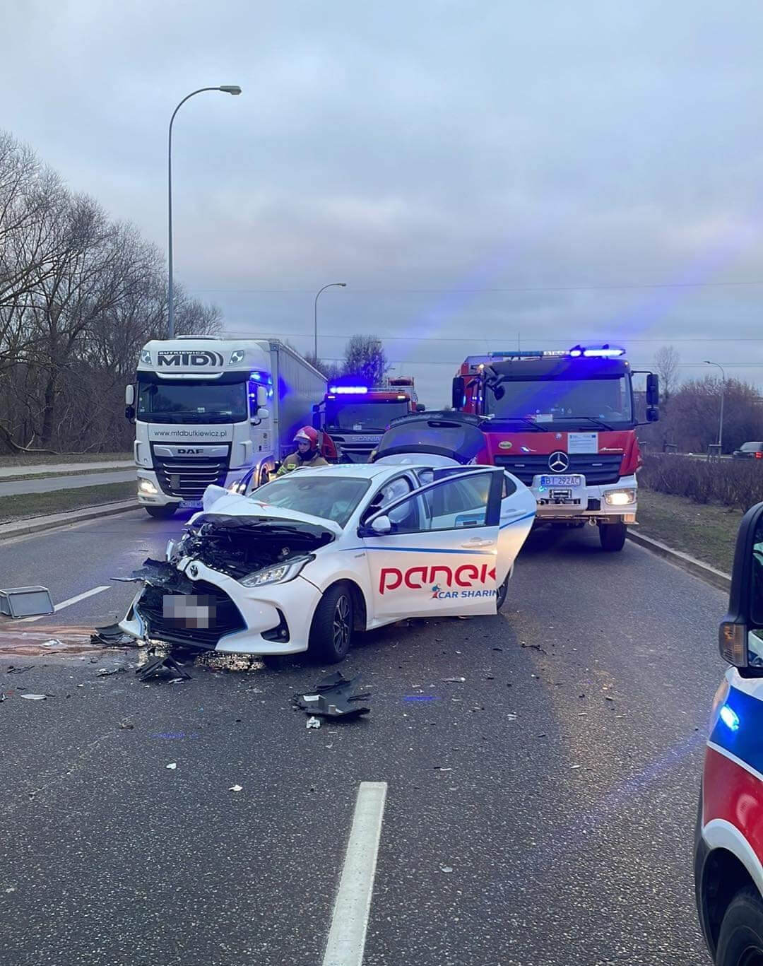 Wypadek na ul. Popiełuszki w Białymstoku [zdjęcia]