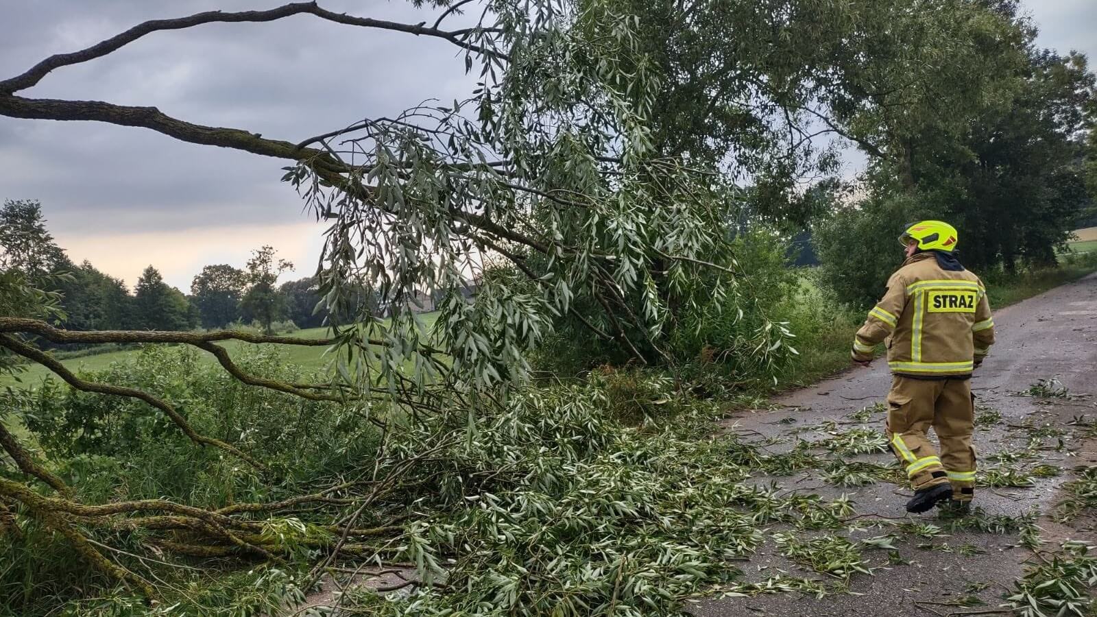 Brak prądu, zalane ulice i pożary - skutki burz w Podlaskiem [zdjęcia, wideo]