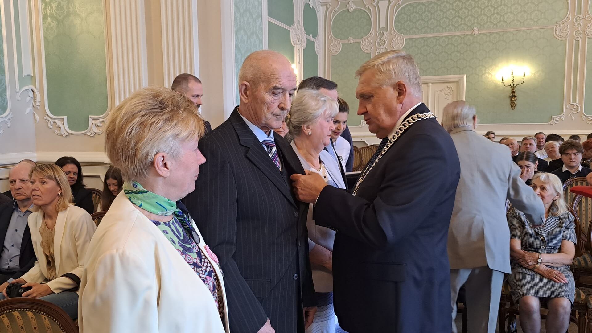 Prawie 40 małżeństw odebrało Medale za Długoletnie Pożycie Małżeńskie