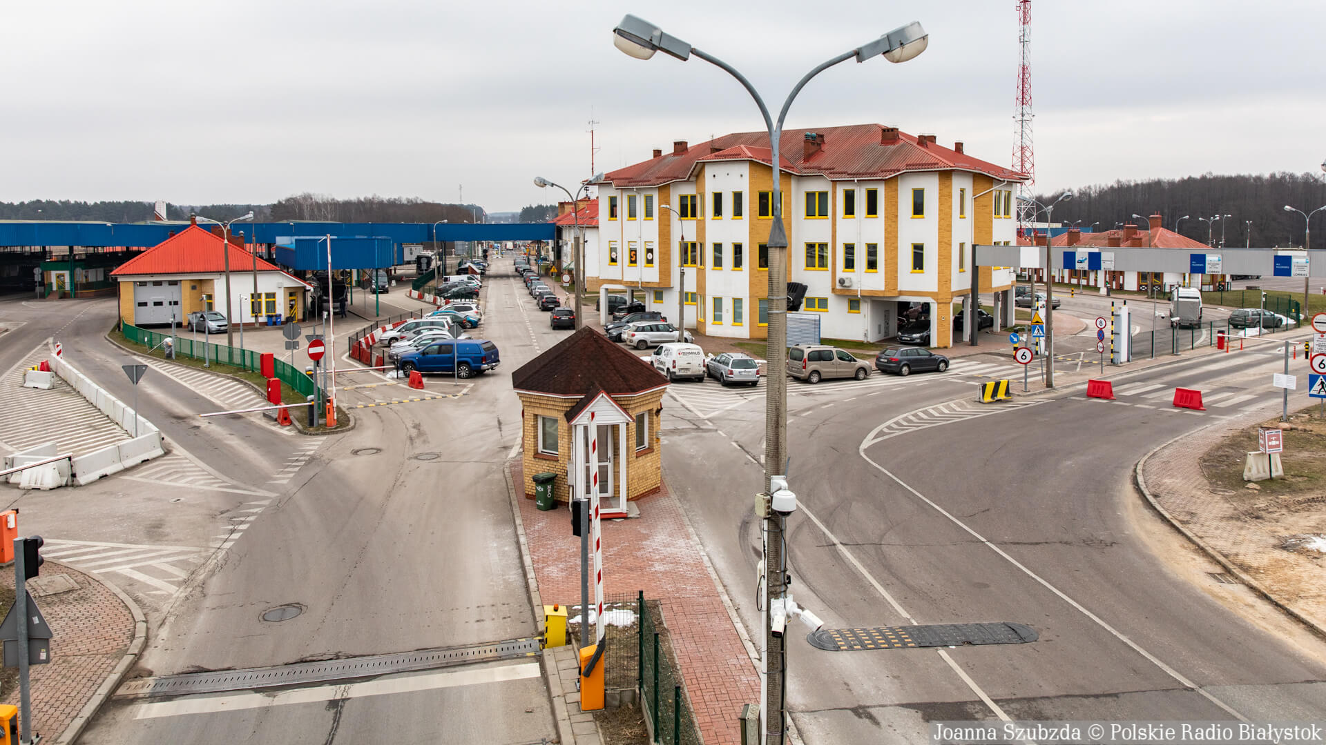 Zamknięte kantory i funkcjonujące ostatkiem sił sklepy spożywcze - tak wyglądają przygraniczne Bobrowniki