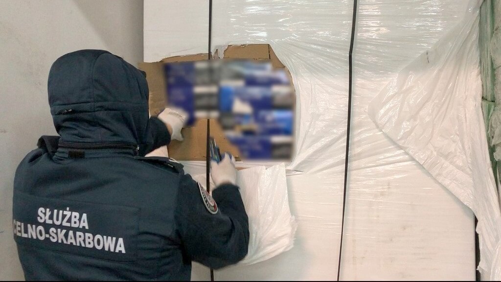 KAS udaremniła przemyt blisko pół miliona paczek papierosów