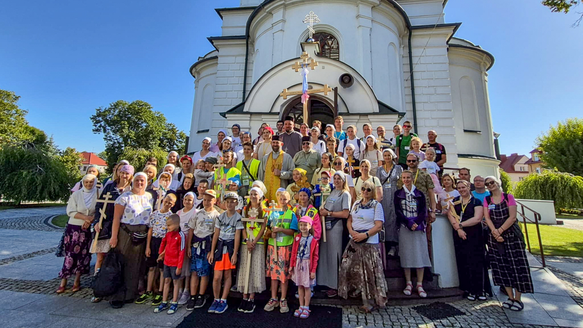 Ponad 155 km do pokonania - pątnicy z Sokółki już idą na Grabarkę [zdjęcia]