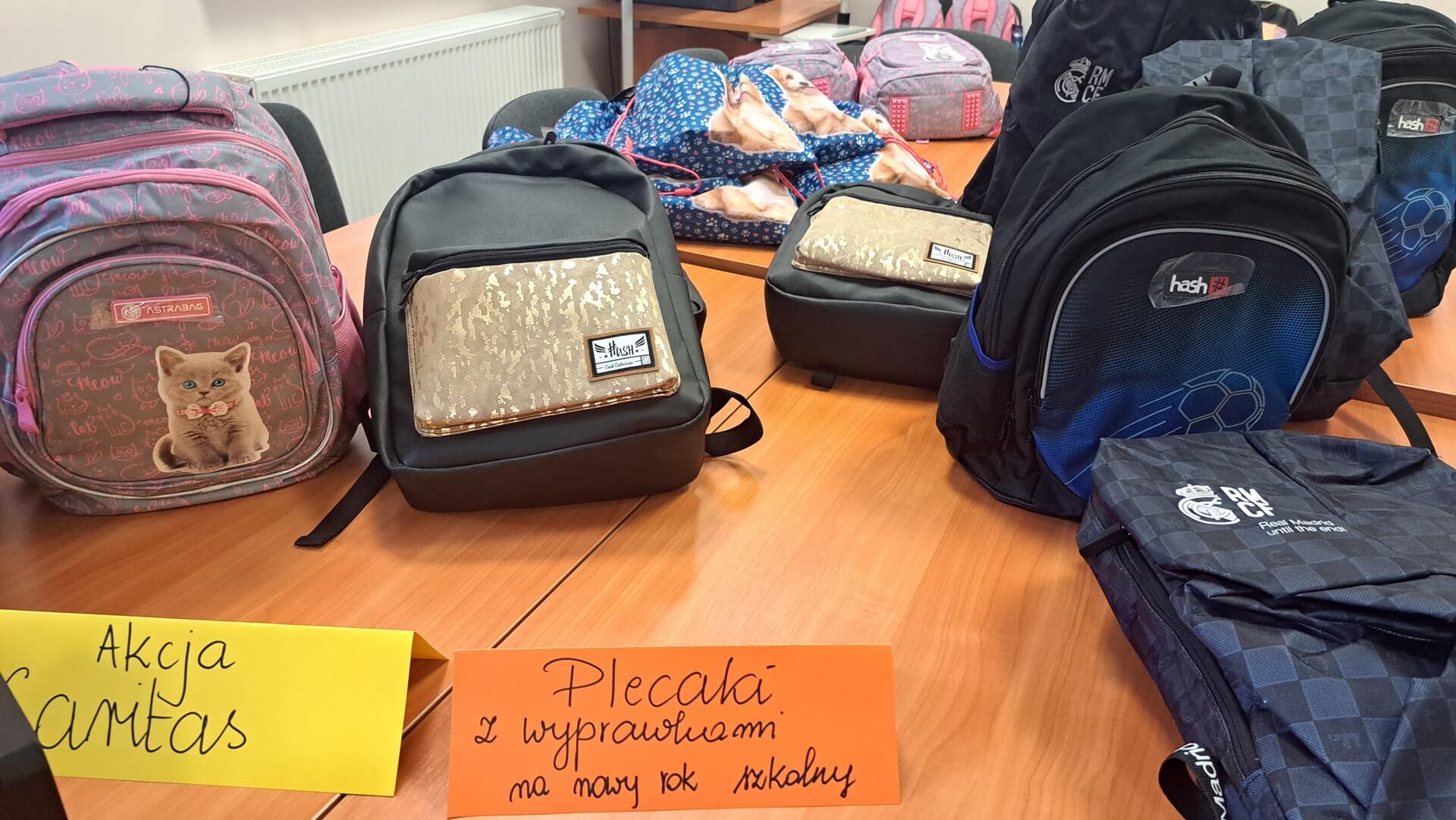 Caritas Archidiecezji Białostockiej przekaże potrzebującym uczniom około pół tysiąca plecaków z wyposażeniem
