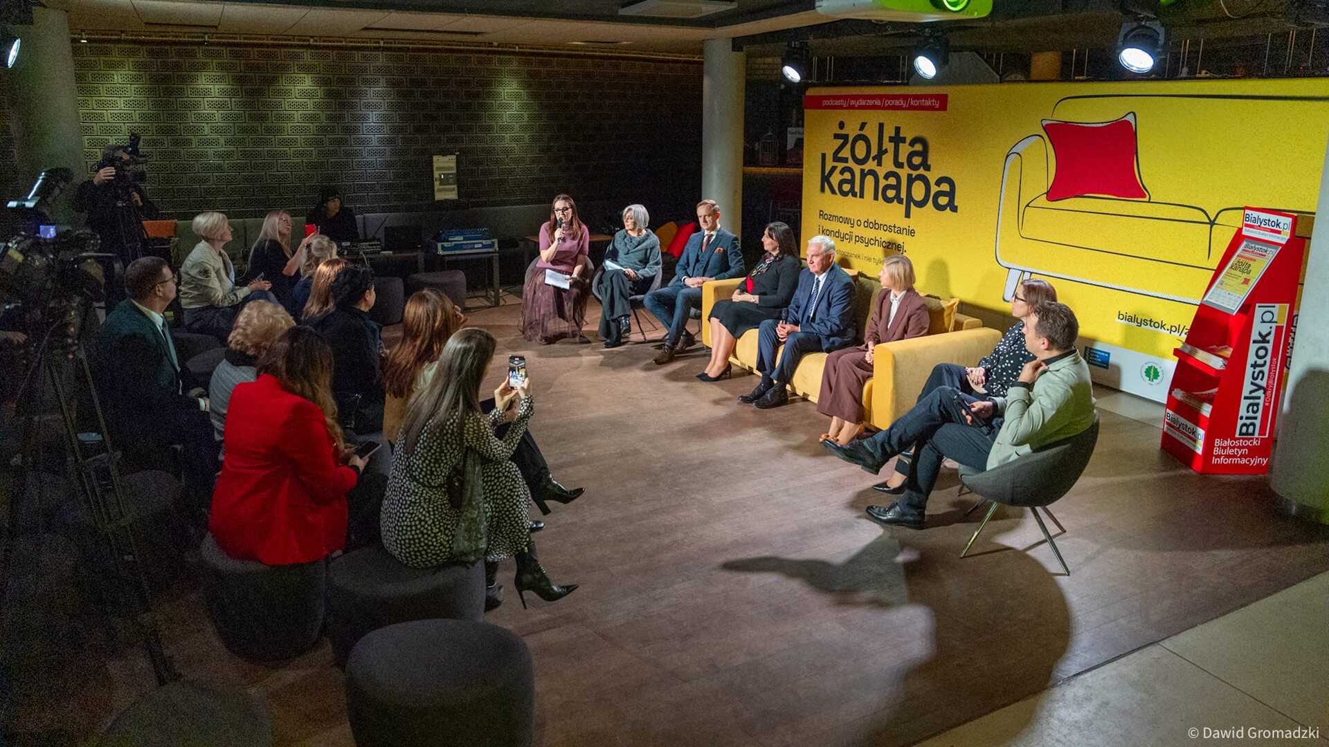 Białystok: Rozmowy o zdrowiu psychicznym w ramach projektu "Żółta Kanapa"