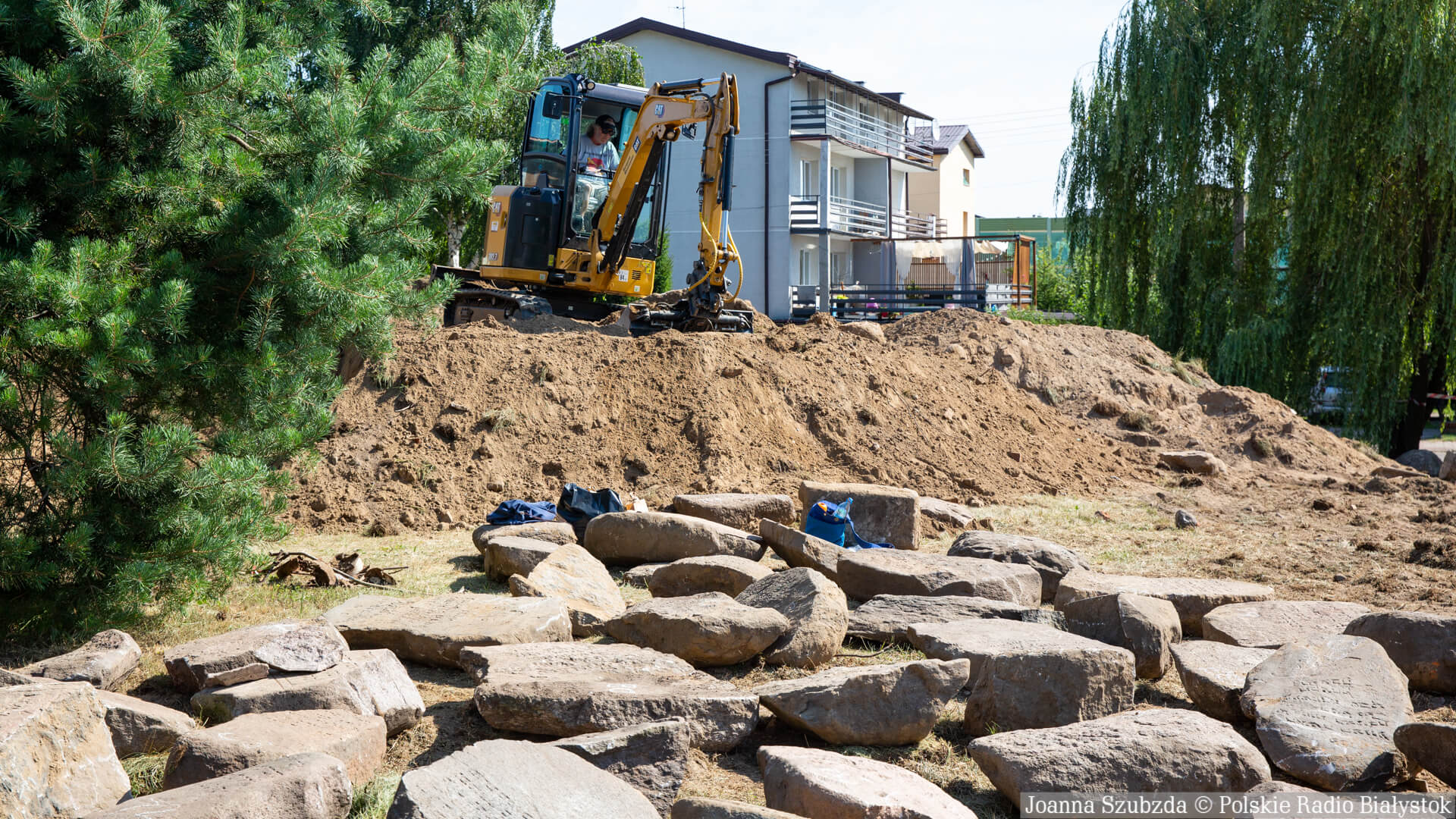 Historyczne odkrycie w Białymstoku - w pobliżu żydowskiego cmentarza wykopano ponad 100 macew [zdjęcia]
