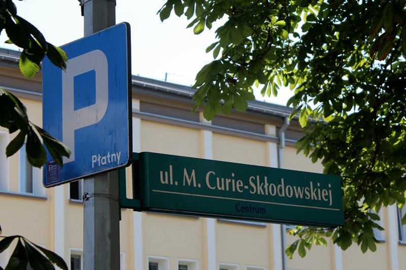 Dwie propozycje nazwania przejścia, które łączy ul. Akademicką z ul. Curie-Skłodowskiej w Białymstoku